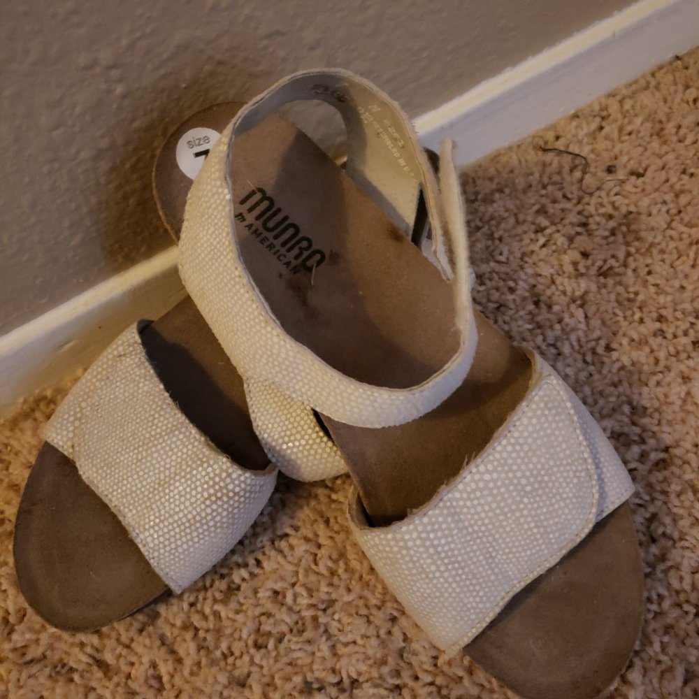 MUNRO Catelyn comfort suede walking sandals 7N